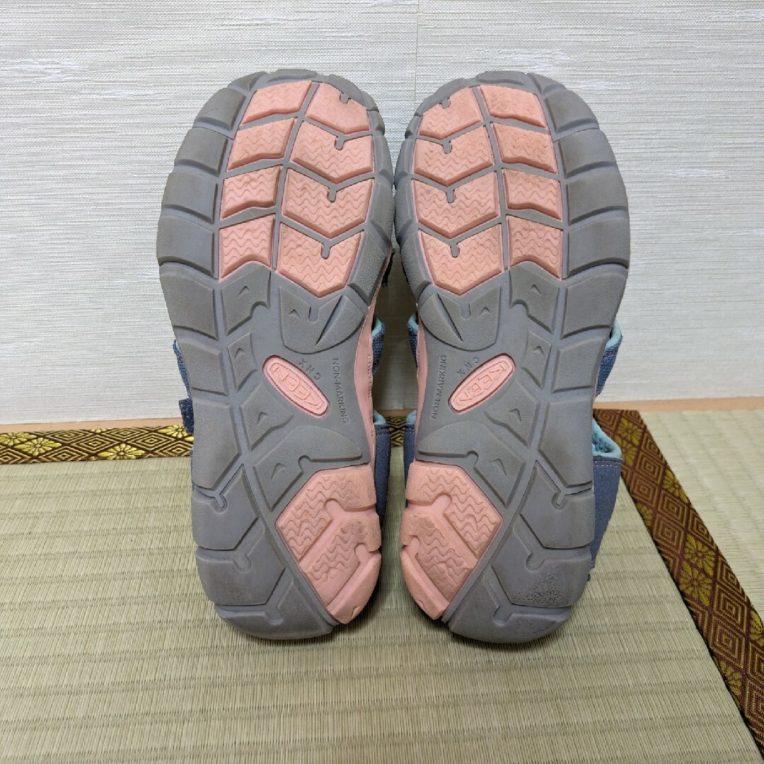 KEEN(キーン)の【最終値下】KEEN ジュニア用サンダル CONTOUR ARCH 23.5cm キッズ/ベビー/マタニティのキッズ靴/シューズ(15cm~)(サンダル)の商品写真