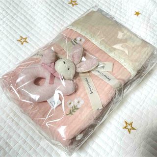 出産祝い 女の子 ガーゼ おくるみ 玩具 おもちゃ ガラガラ プレゼント セット(おくるみ/ブランケット)