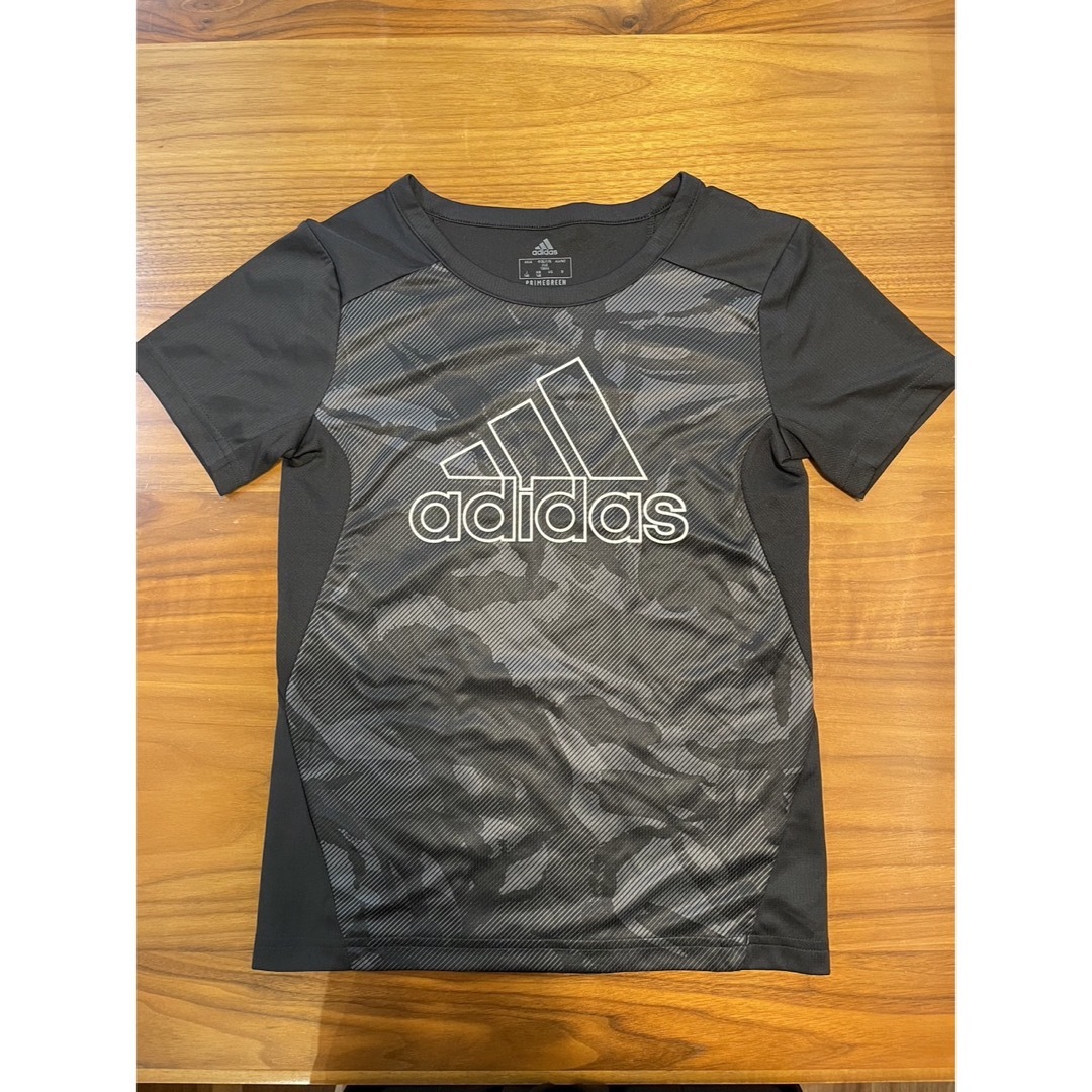 adidas Tシャツ  キッズ/ベビー/マタニティのキッズ服男の子用(90cm~)(Tシャツ/カットソー)の商品写真