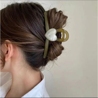 【新品】グリーン　ヘアクリップ　ハート　レディース　大　バレッタ　パーティー(バレッタ/ヘアクリップ)