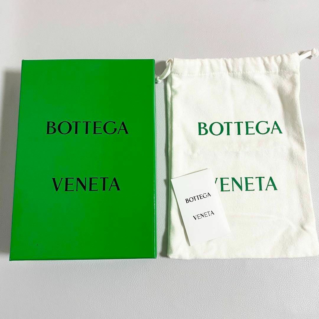 Bottega Veneta(ボッテガヴェネタ)のBOTTEGA VENETA / イントレチャート ストラップフォンポーチ レディースのバッグ(ショルダーバッグ)の商品写真