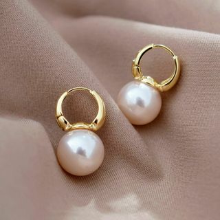 パールピアス　上品　キャッチレス　ゴールド　シンプル　韓国　結婚式 ¥999 ((ピアス)