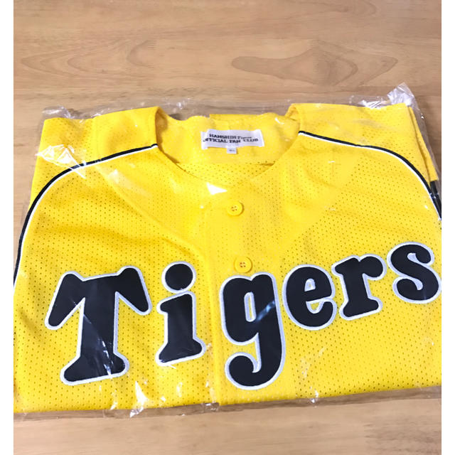 MIZUNO(ミズノ)の新品阪神タイガースイエローメッシュジャージ スポーツ/アウトドアの野球(応援グッズ)の商品写真