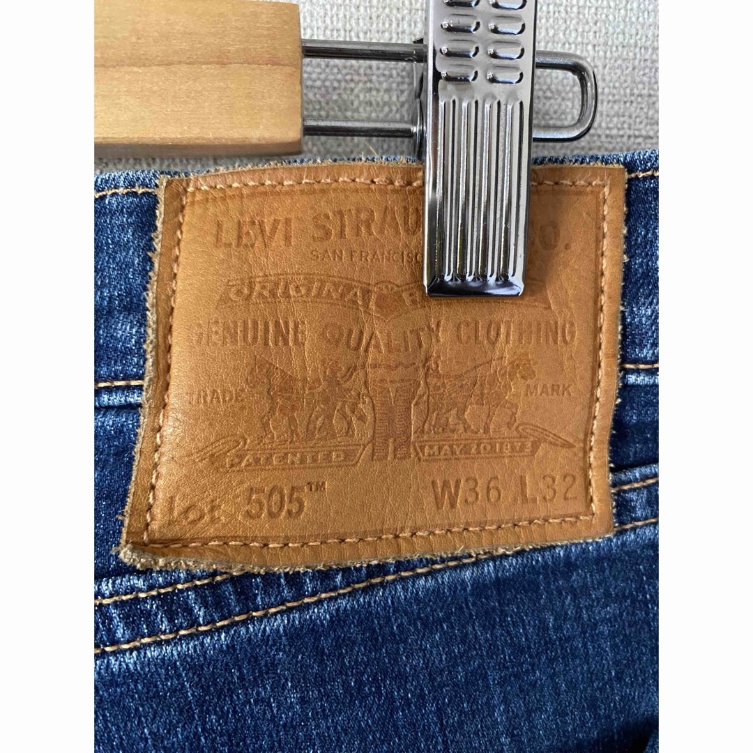 Levi's(リーバイス)のLevi's 505 BIGE 革パッチ デニム ジーパン リーバイス メンズのパンツ(デニム/ジーンズ)の商品写真