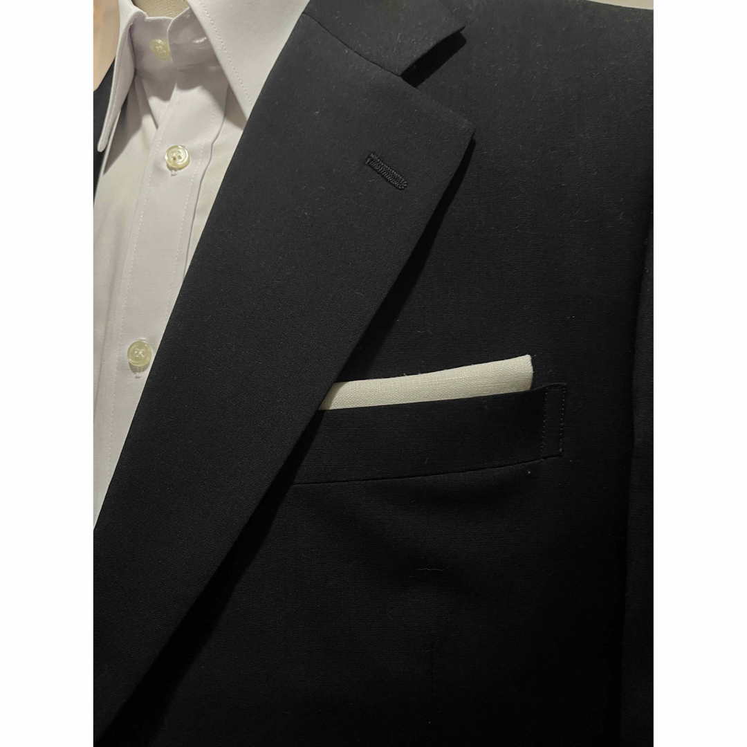 メンズポケットチーフ　フランス産リネン使用　右肩上がり　ホワイト メンズのファッション小物(ハンカチ/ポケットチーフ)の商品写真