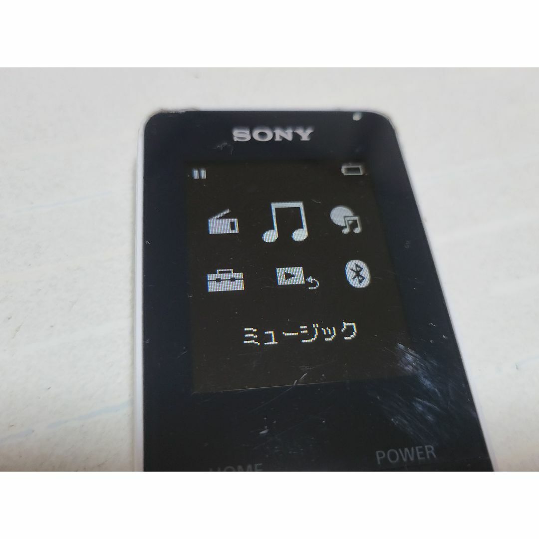 SONY(ソニー)の動作OK ウォークマン NW-S315 白 ソニー シール貼り多 スマホ/家電/カメラのオーディオ機器(ポータブルプレーヤー)の商品写真