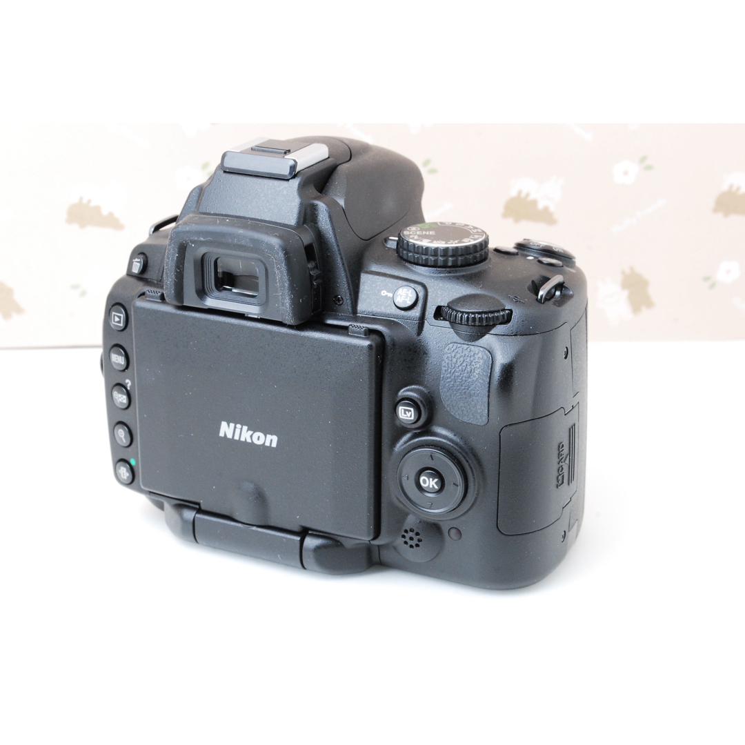 Nikon(ニコン)の美品❤️自撮りOK❤️ショット極少❤️Nikon D5000❤️スマホ転送OK♪ スマホ/家電/カメラのカメラ(デジタル一眼)の商品写真