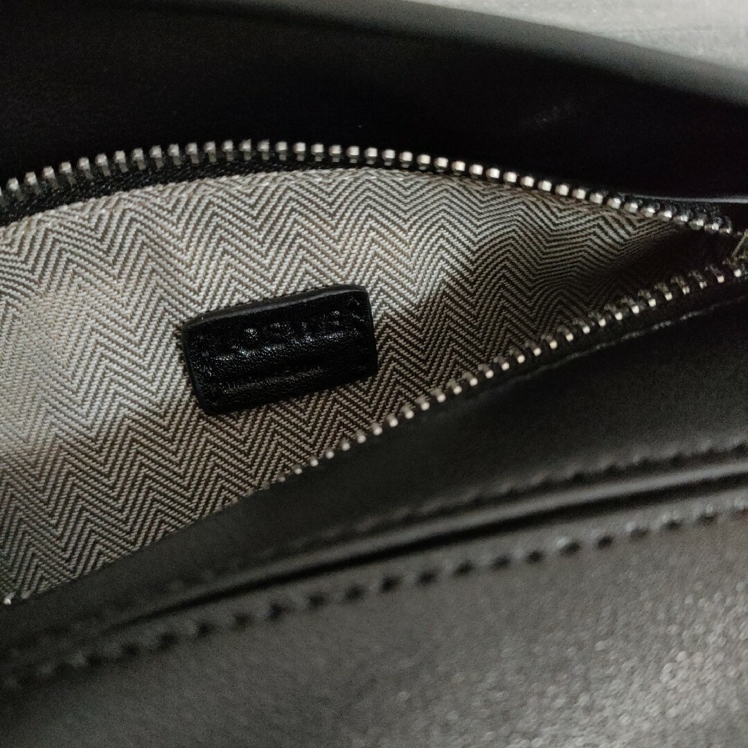 LOEWE(ロエベ)のパズルバッグ　新品未使用　ブラック　LOEWE　アナグラムベルト レディースのバッグ(ショルダーバッグ)の商品写真