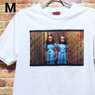 シャイニング 映画 Tシャツ M ホワイト 双子 女の子 ホラー映画 つや消し(Tシャツ/カットソー(半袖/袖なし))