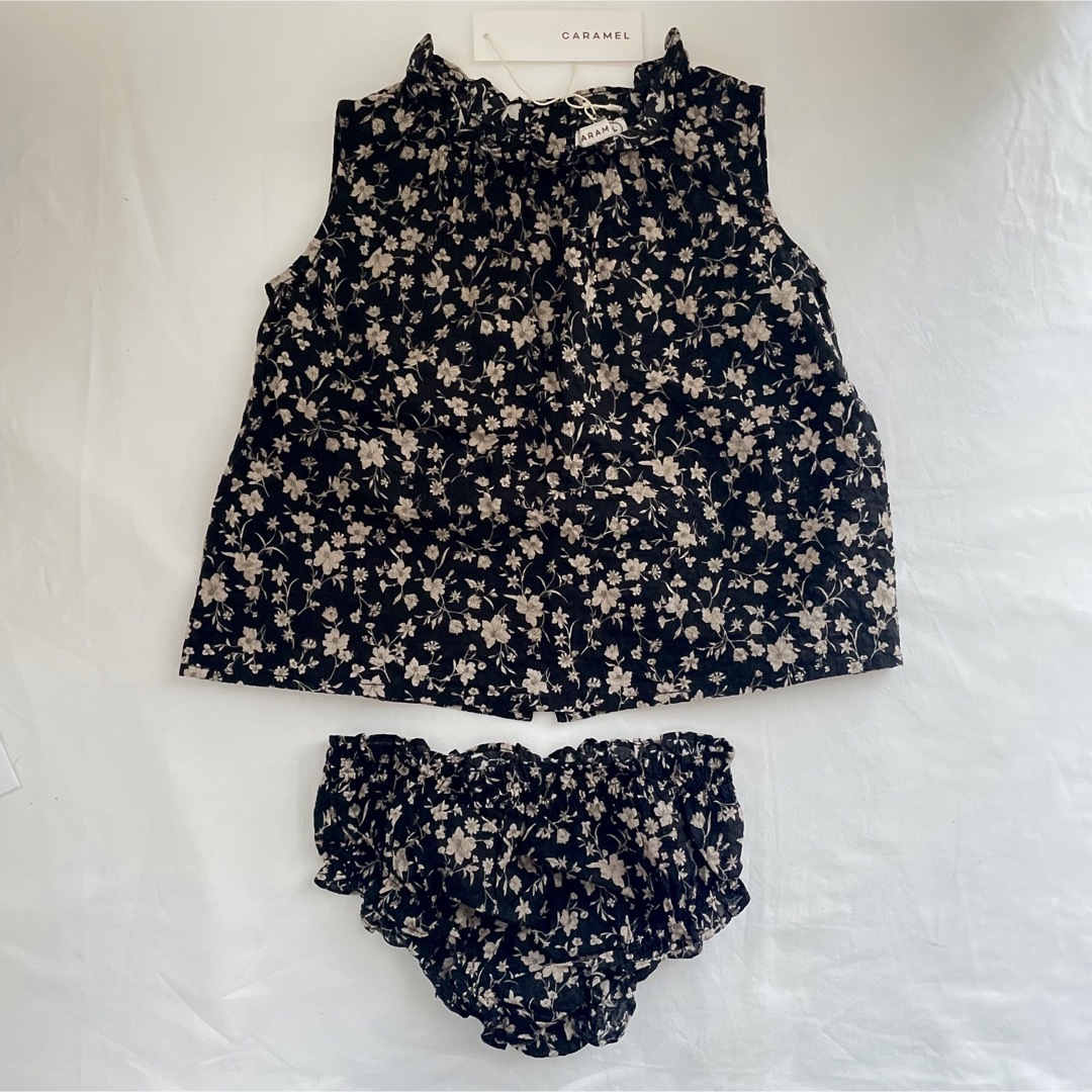 CARAMEL Alberta Set Black Floral小花セットアップ キッズ/ベビー/マタニティのキッズ服女の子用(90cm~)(ブラウス)の商品写真