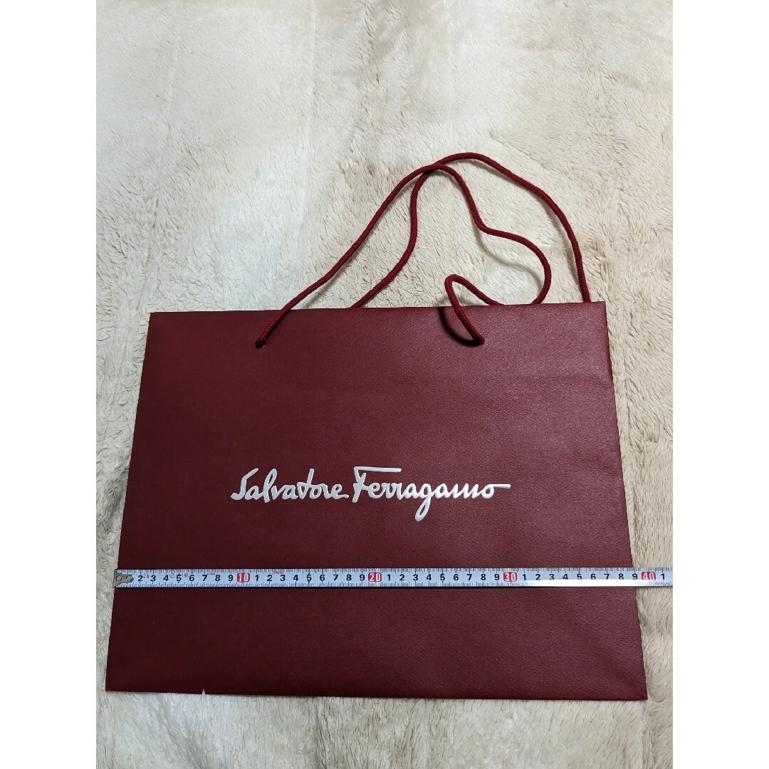 Salvatore Ferragamo(サルヴァトーレフェラガモ)のブランド紙袋 まとめ売り　9枚 インテリア/住まい/日用品のオフィス用品(ラッピング/包装)の商品写真