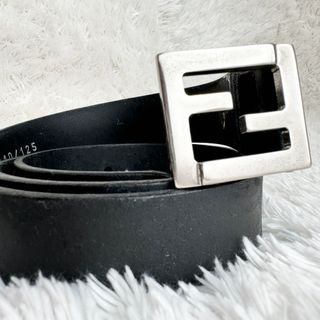 フェンディ(FENDI)の【美品】フェンディ ベルト ズッカ ロゴ バックル シルバー メンズ レザー(ベルト)