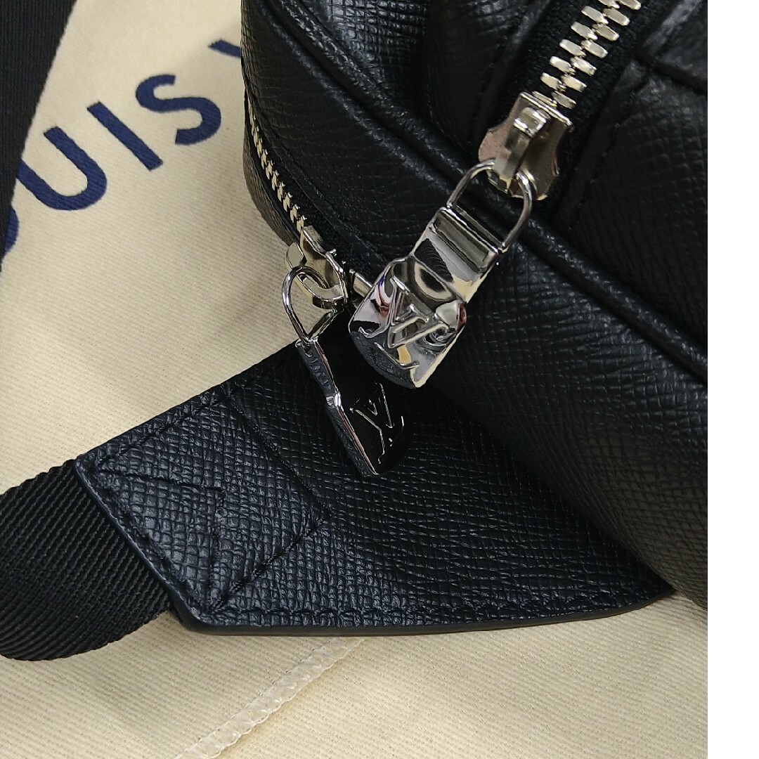 LOUIS VUITTON(ルイヴィトン)のLOUIS VUITTON ルイ・ヴィトン バムバックアウトドア メンズのバッグ(ショルダーバッグ)の商品写真