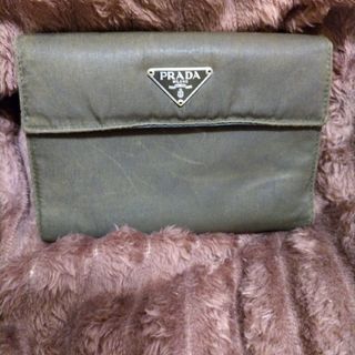 プラダ(PRADA)のPRADA プラダ ウォレット 財布 ナイロン　カーキ(財布)