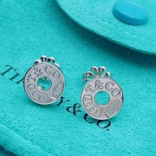 ティファニー(Tiffany & Co.)の【極美品】ティファニー　ピアス　サークル　T&Co. ラウンド(ピアス)