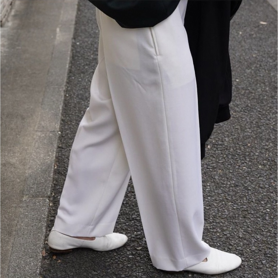 COMOLI(コモリ)のNonnotte No tack wide straight trousers メンズのパンツ(スラックス)の商品写真