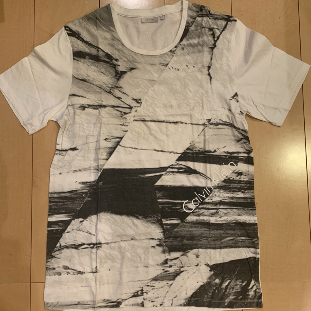 Calvin Klein(カルバンクライン)のCalvin Klein カルバンクライン　Marble Tシャツ メンズのトップス(Tシャツ/カットソー(半袖/袖なし))の商品写真