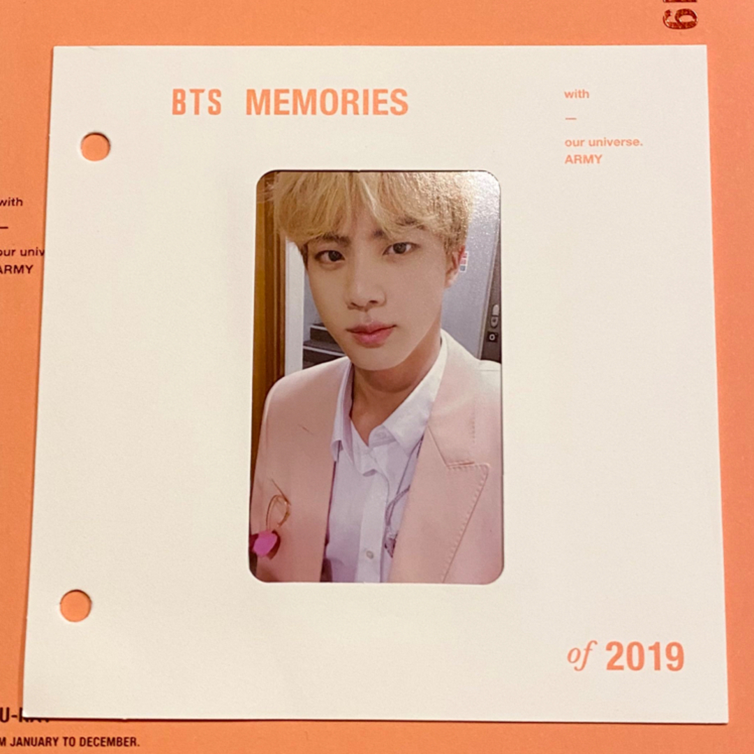 防弾少年団(BTS)(ボウダンショウネンダン)の【公式】BTS MEMORIES 2019 blu-ray ジン トレカ エンタメ/ホビーのCD(K-POP/アジア)の商品写真