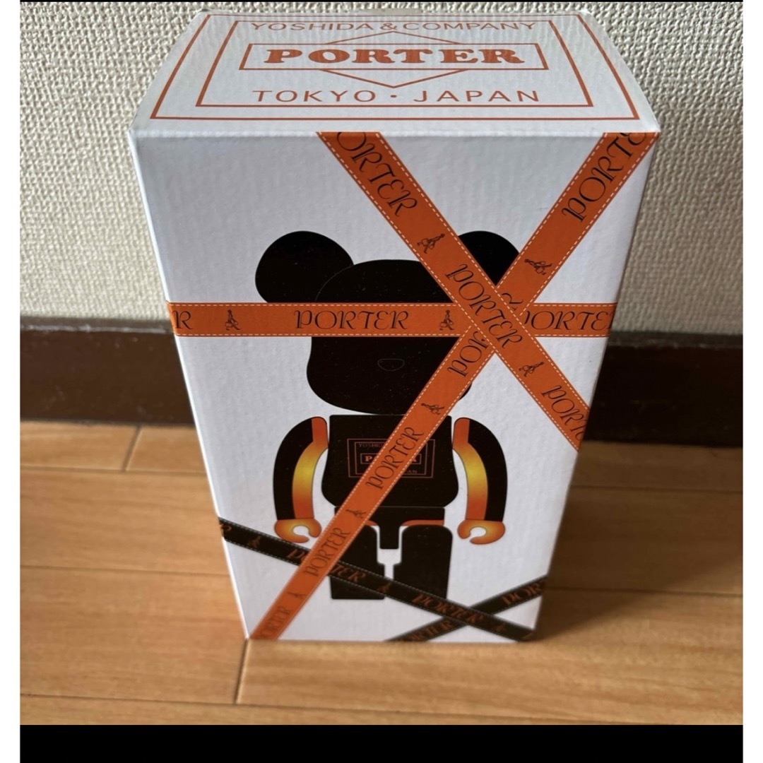 BE@RBRICK(ベアブリック)のBE@RBRICK PORTER  ブラック × スケルトンオレンジ 400％  エンタメ/ホビーのフィギュア(その他)の商品写真