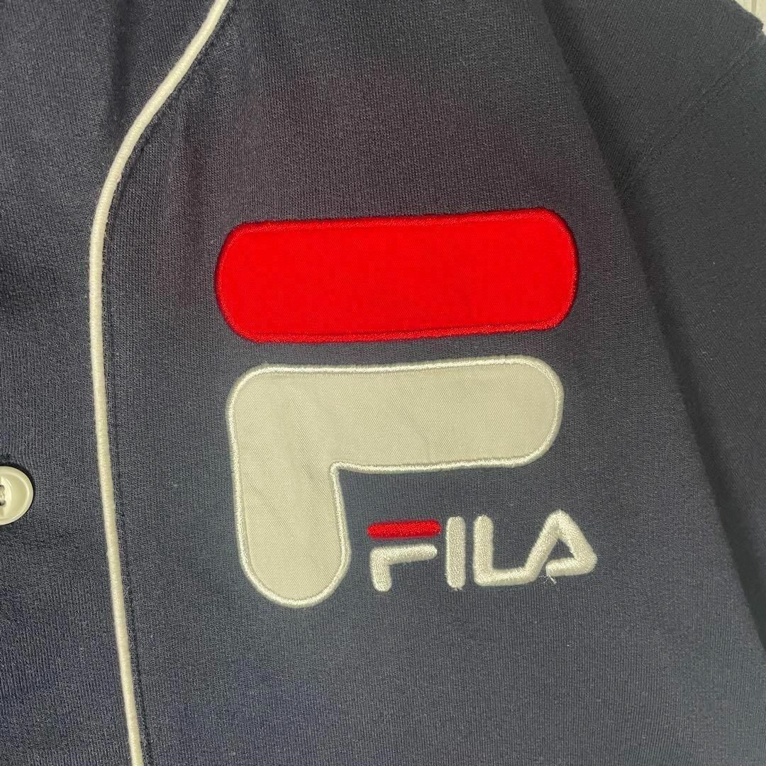 FILA(フィラ)の[古着]フィラ　半袖　ベースボールシャツ　刺繍デザイン　白ライン　ネイビー　US メンズのトップス(シャツ)の商品写真