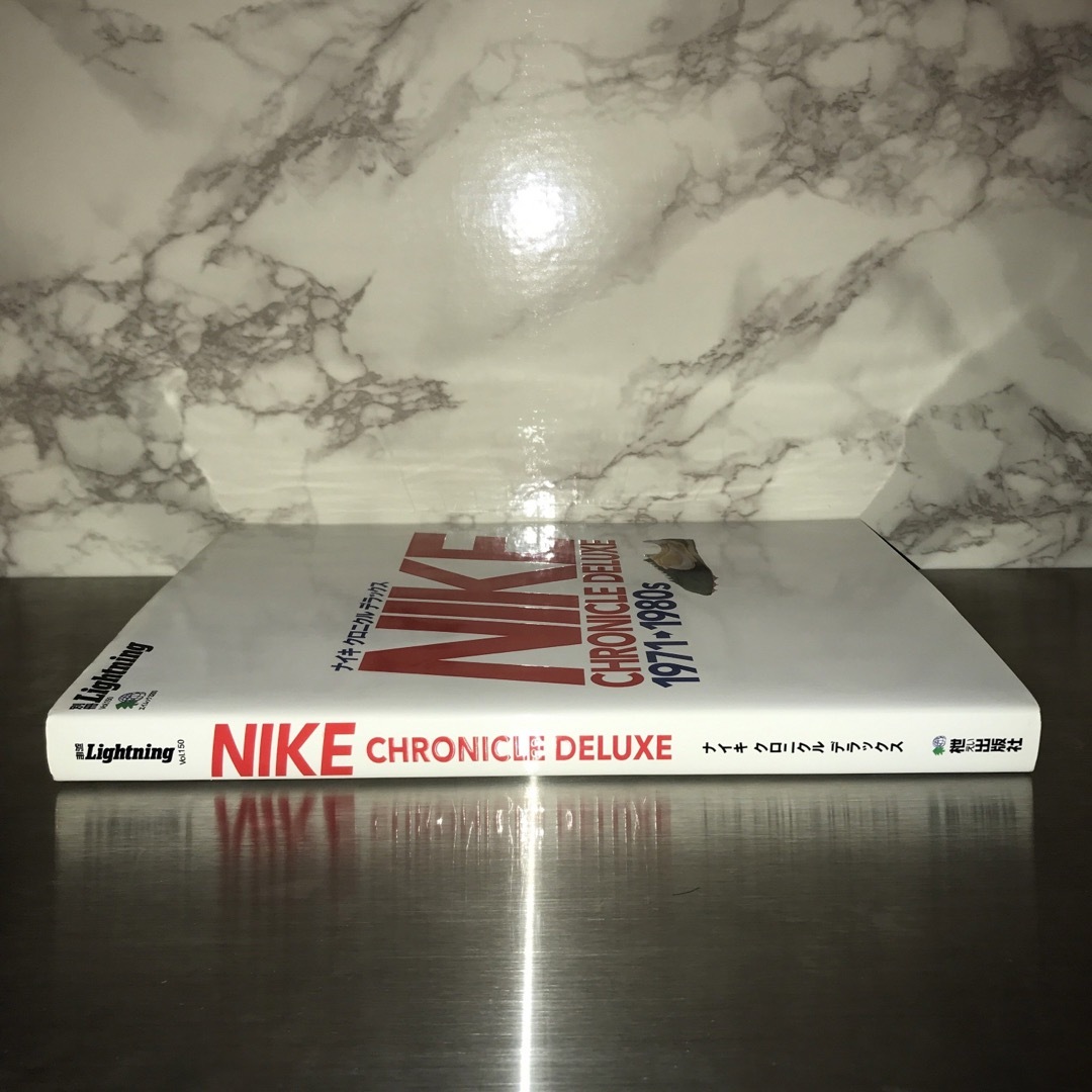 NIKE(ナイキ)のLightning NIKE CHRONICLE DELUXE エンタメ/ホビーの雑誌(専門誌)の商品写真