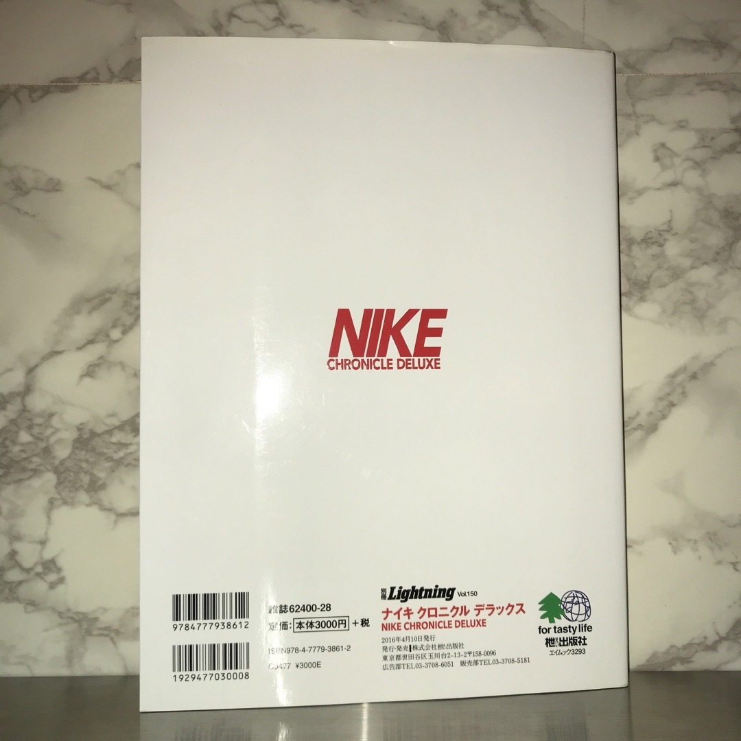 NIKE(ナイキ)のLightning NIKE CHRONICLE DELUXE エンタメ/ホビーの雑誌(専門誌)の商品写真