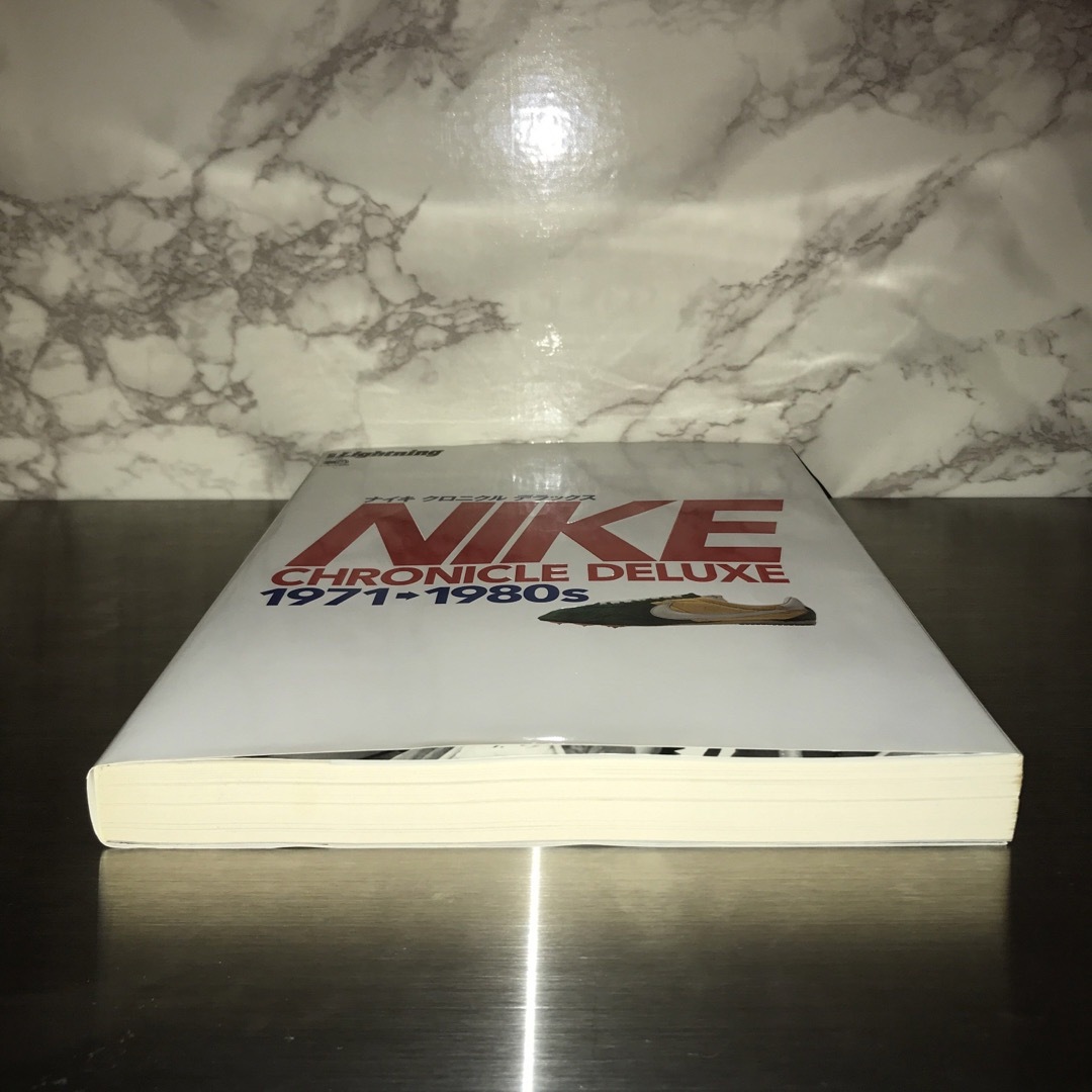 NIKE(ナイキ)のLightning NIKE CHRONICLE DELUXE エンタメ/ホビーの雑誌(専門誌)の商品写真