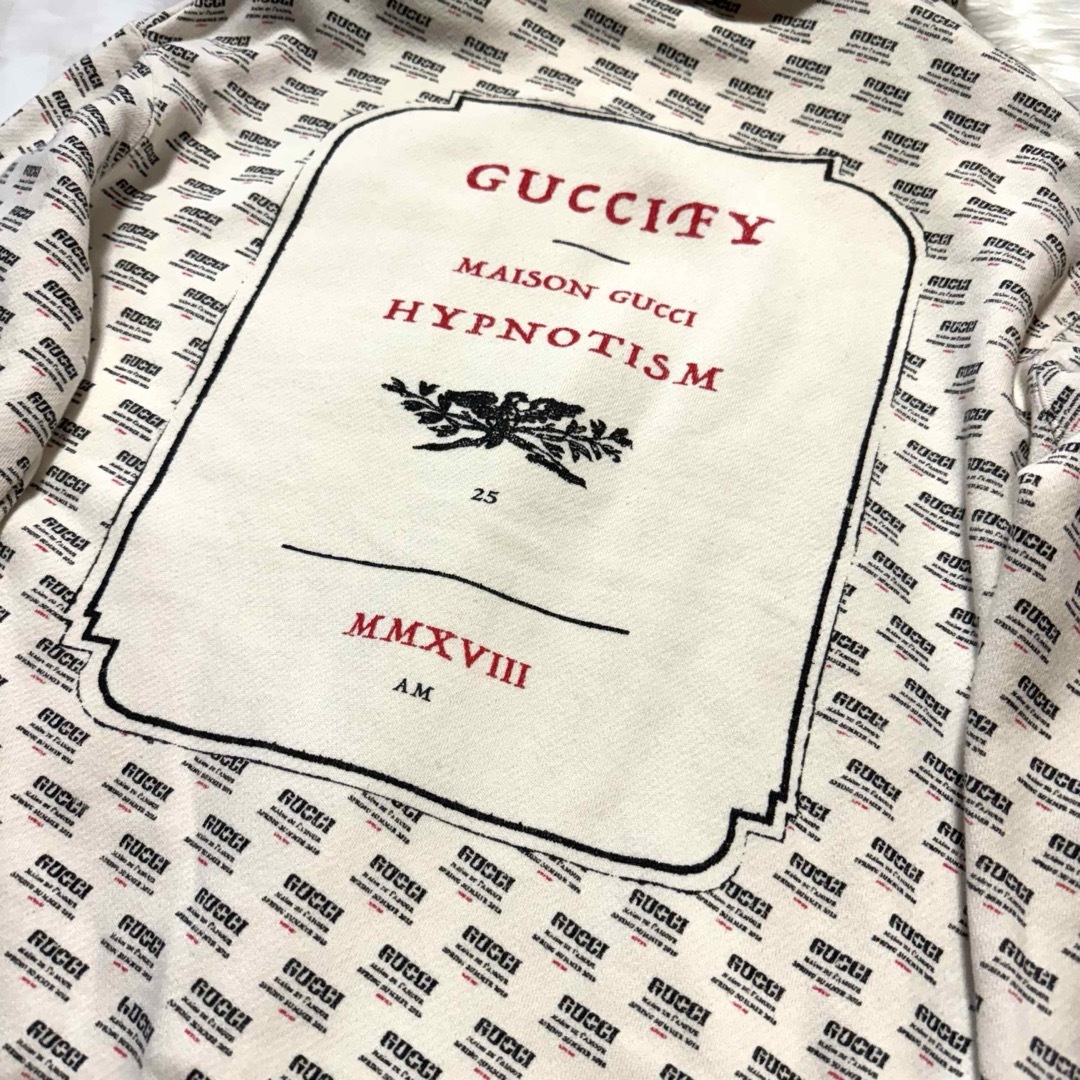 Gucci(グッチ)の本物 美品 グッチ 総柄 スタンプロゴ プルオーバー パーカー M オフホワイト メンズのトップス(パーカー)の商品写真