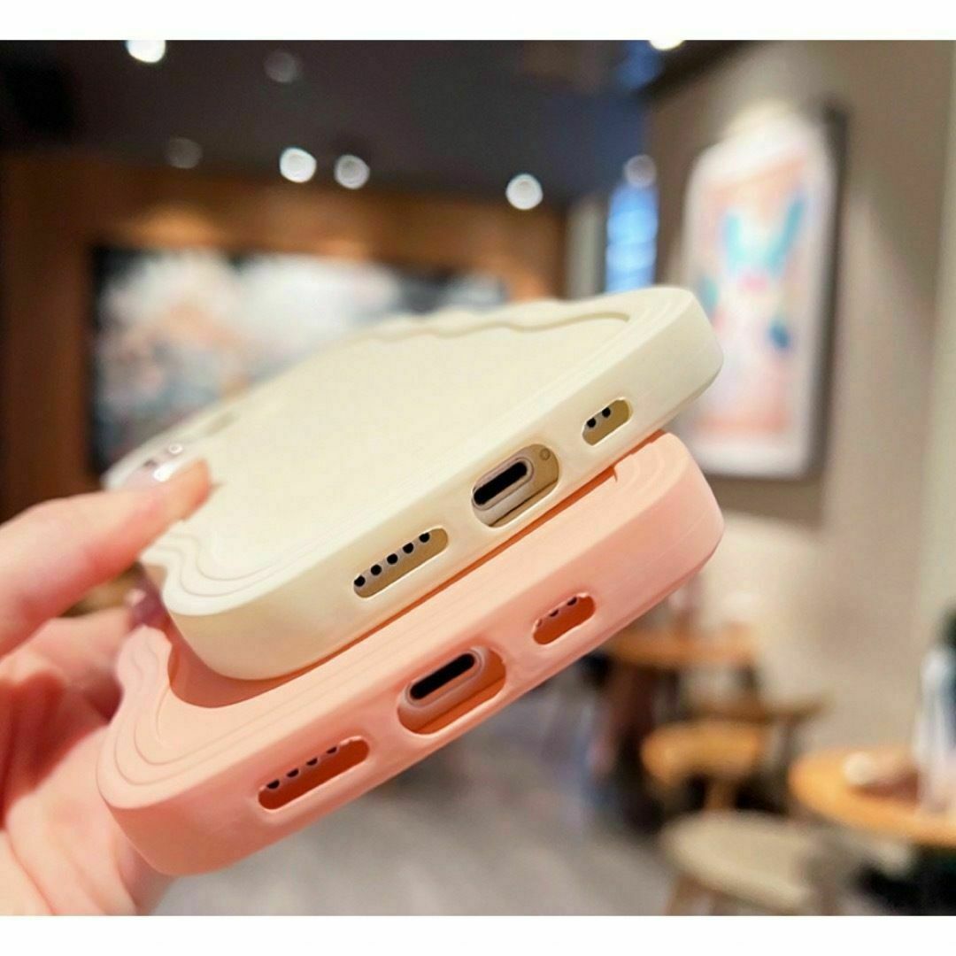 ラスト１点　iPhone11 スマホケース うねうね 波 もこもこ なみなみ スマホ/家電/カメラのスマホアクセサリー(iPhoneケース)の商品写真