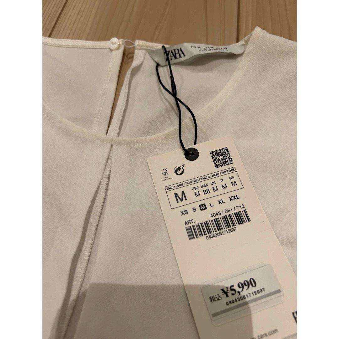 ZARA(ザラ)の新品！ZARA フレアトップス　ホワイト レディースのトップス(その他)の商品写真