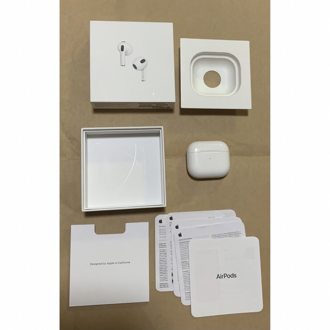 Apple(アップル)の★純正★Apple AirPods 第3世代★エアポッズ★MPNY3J/A＿X1 スマホ/家電/カメラのオーディオ機器(ヘッドフォン/イヤフォン)の商品写真