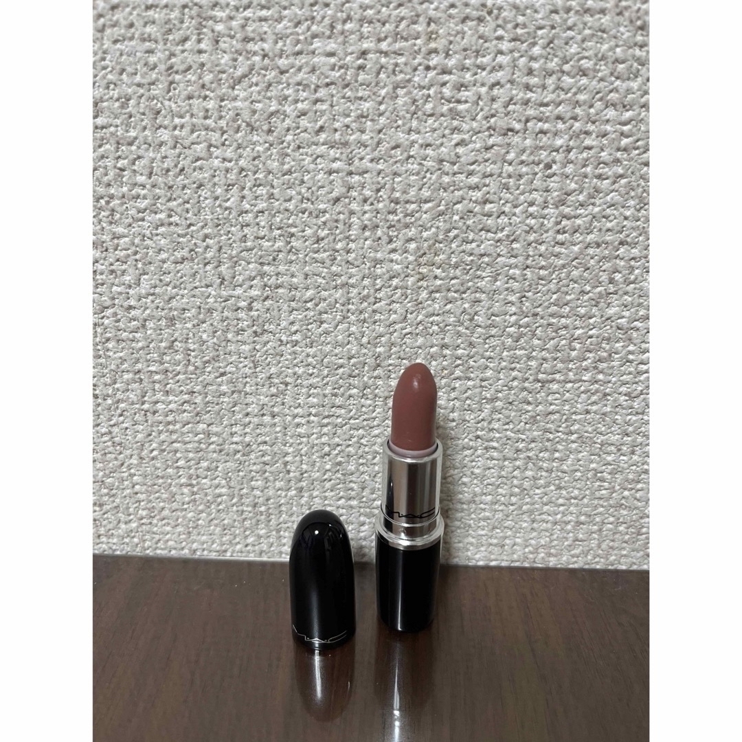 MAC(マック)のM・A・C マック ラスターガラス リップスティック ハグミー コスメ/美容のベースメイク/化粧品(口紅)の商品写真