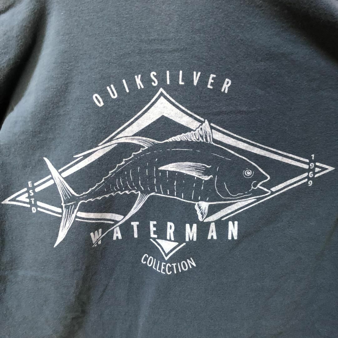 QUIKSILVER(クイックシルバー)の【Quiksilver】 サカナ バックプリント ワンポイント Tシャツ メンズのトップス(Tシャツ/カットソー(半袖/袖なし))の商品写真