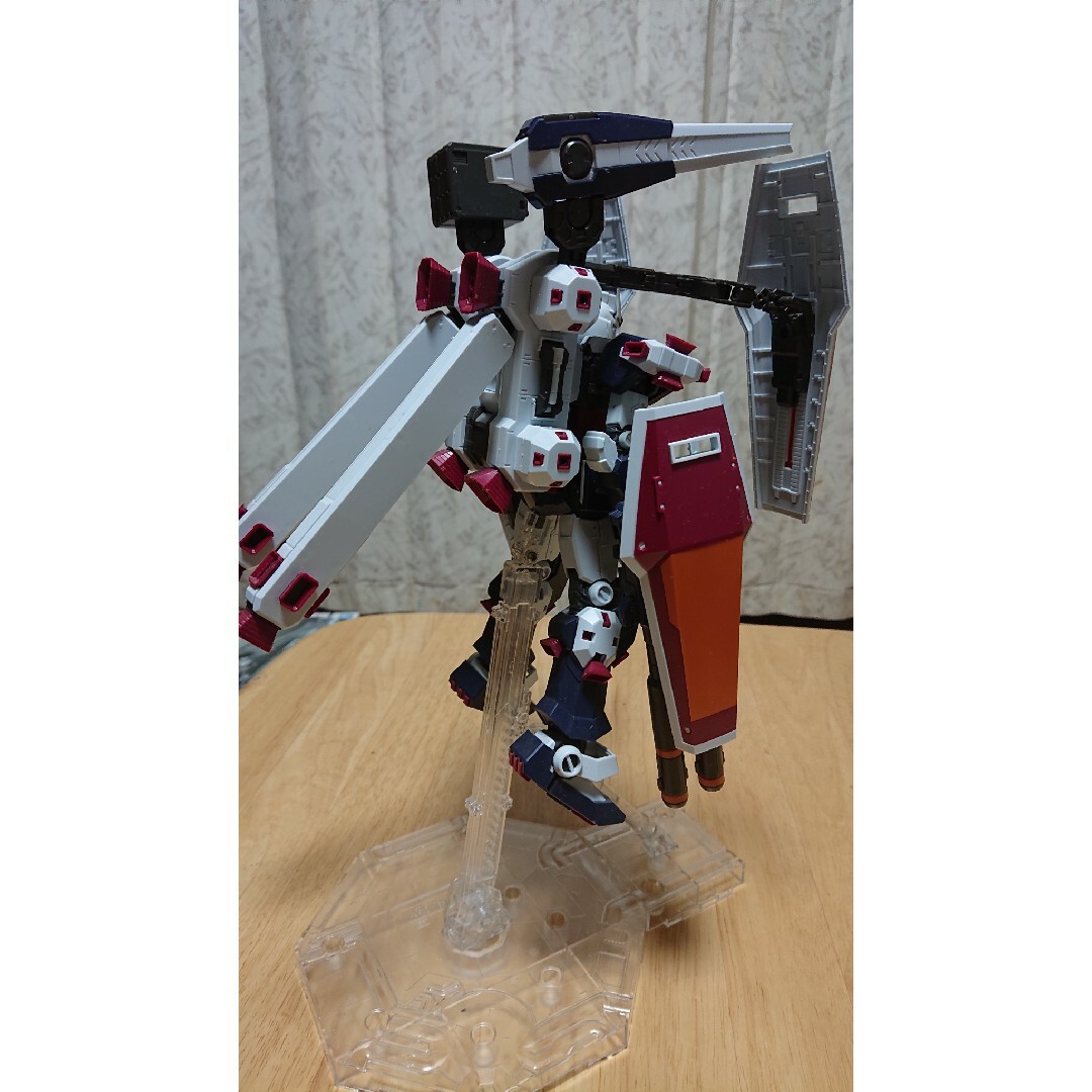 BANDAI(バンダイ)のMG 1/100  フルアーマーガンダム TB ver.ka  完成品 エンタメ/ホビーのおもちゃ/ぬいぐるみ(模型/プラモデル)の商品写真