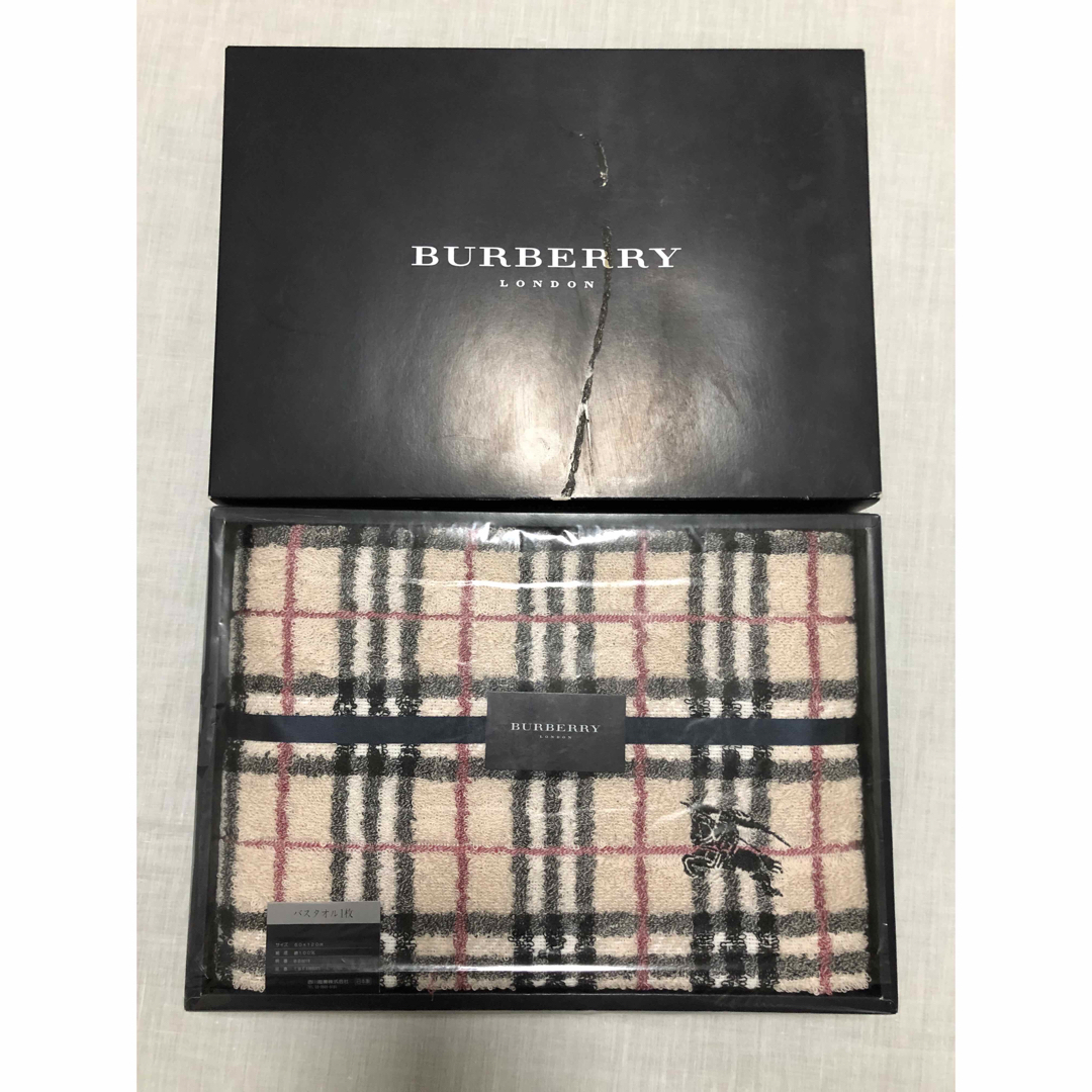 BURBERRY(バーバリー)の未使用品　BURBERRY バーバリーロンドン　ノバチェック　バスタオル インテリア/住まい/日用品の日用品/生活雑貨/旅行(タオル/バス用品)の商品写真