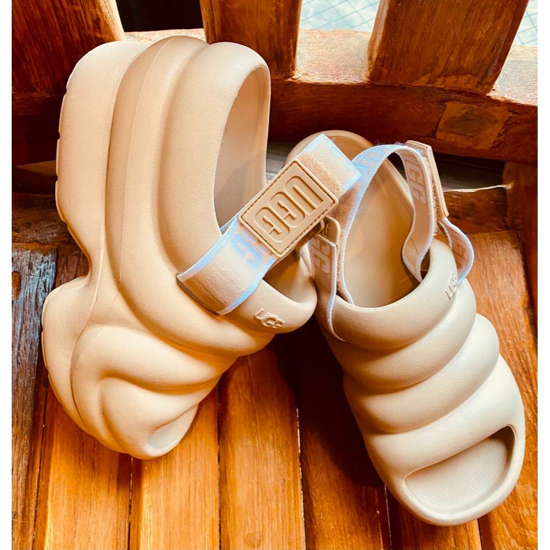 UGG(アグ)の激レア✨激可愛い✨③超美品✨23✨UGG✨Aww Yeah✨アー イヤー✨厚底 レディースの靴/シューズ(サンダル)の商品写真