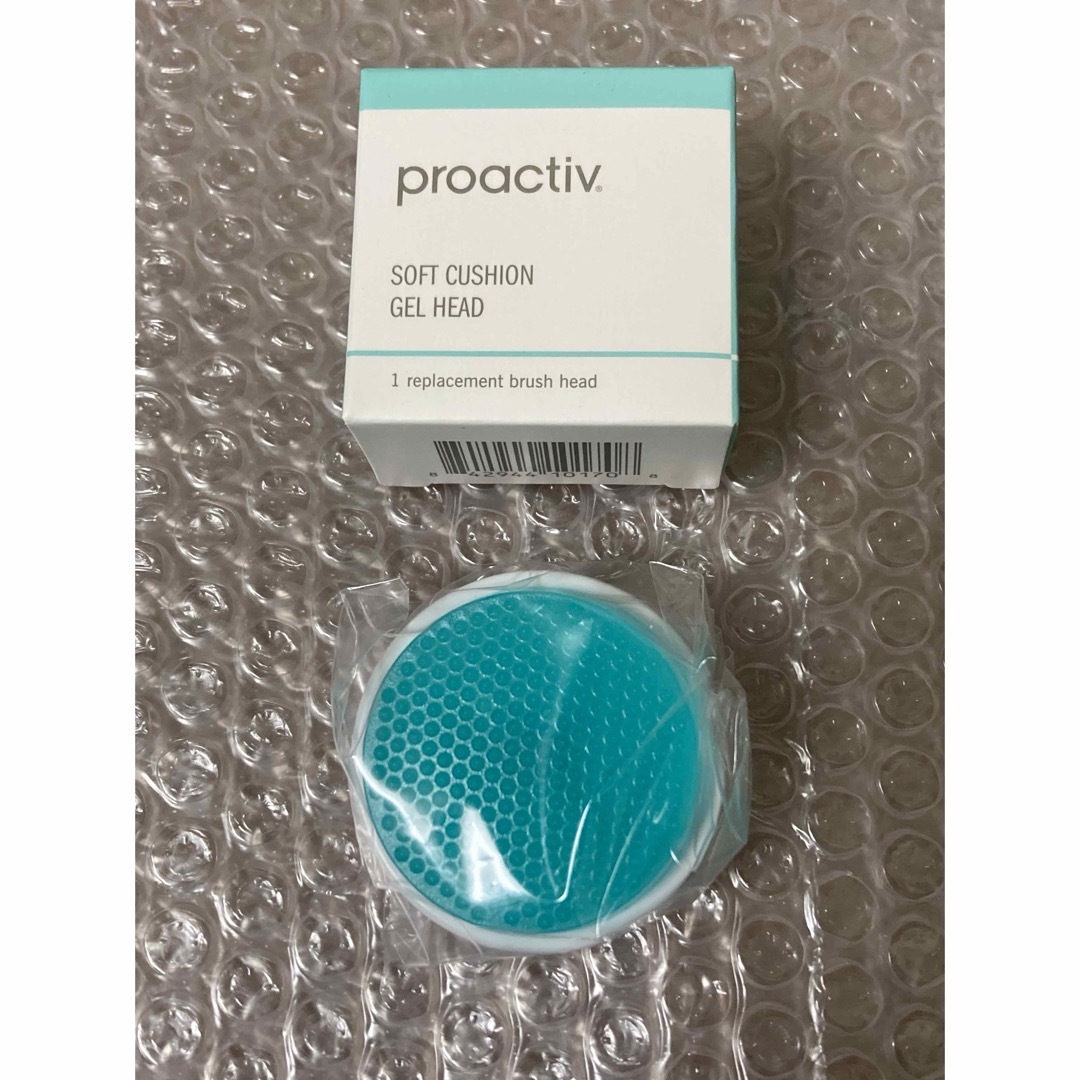 proactiv(プロアクティブ)のプロアクティブ 電動洗顔ブラシ  箱に入っている新品未使用品1点と箱の外に出てい コスメ/美容のスキンケア/基礎化粧品(洗顔ネット/泡立て小物)の商品写真