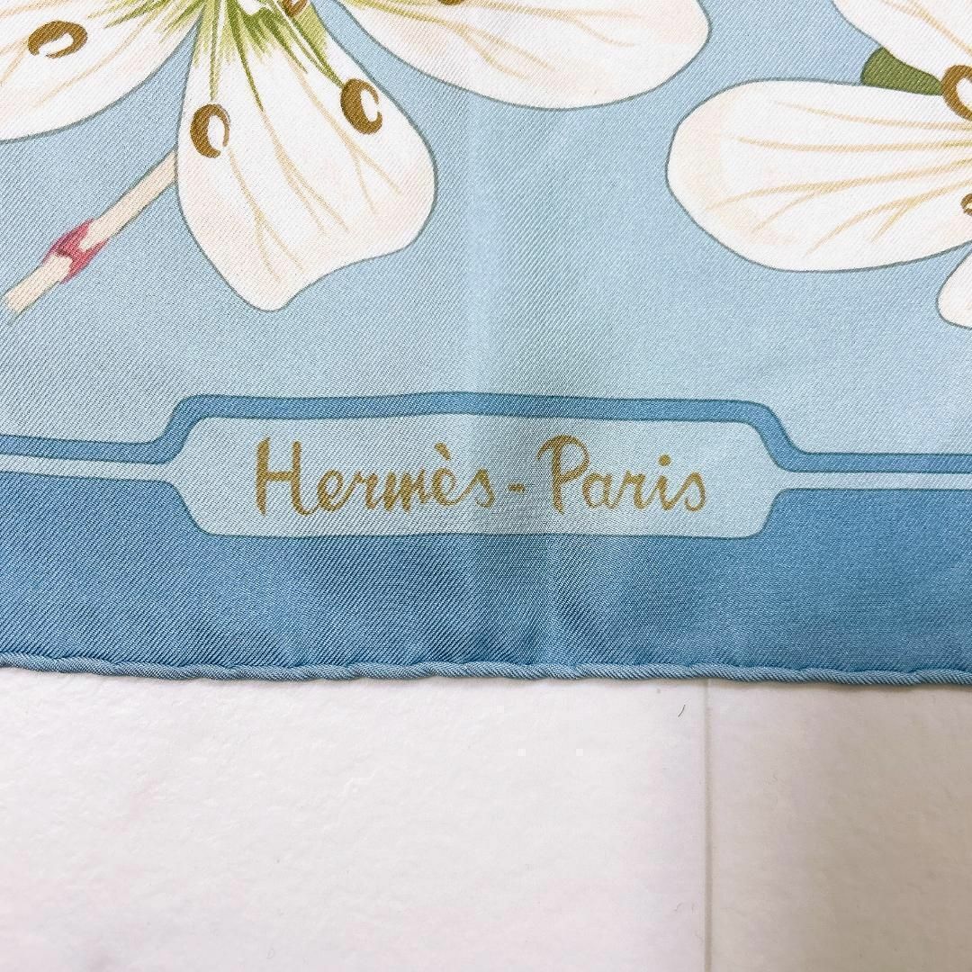 Hermes(エルメス)の☆HERMES エルメス カレ90 ギリシャの花　ライトブルー レディースのファッション小物(バンダナ/スカーフ)の商品写真