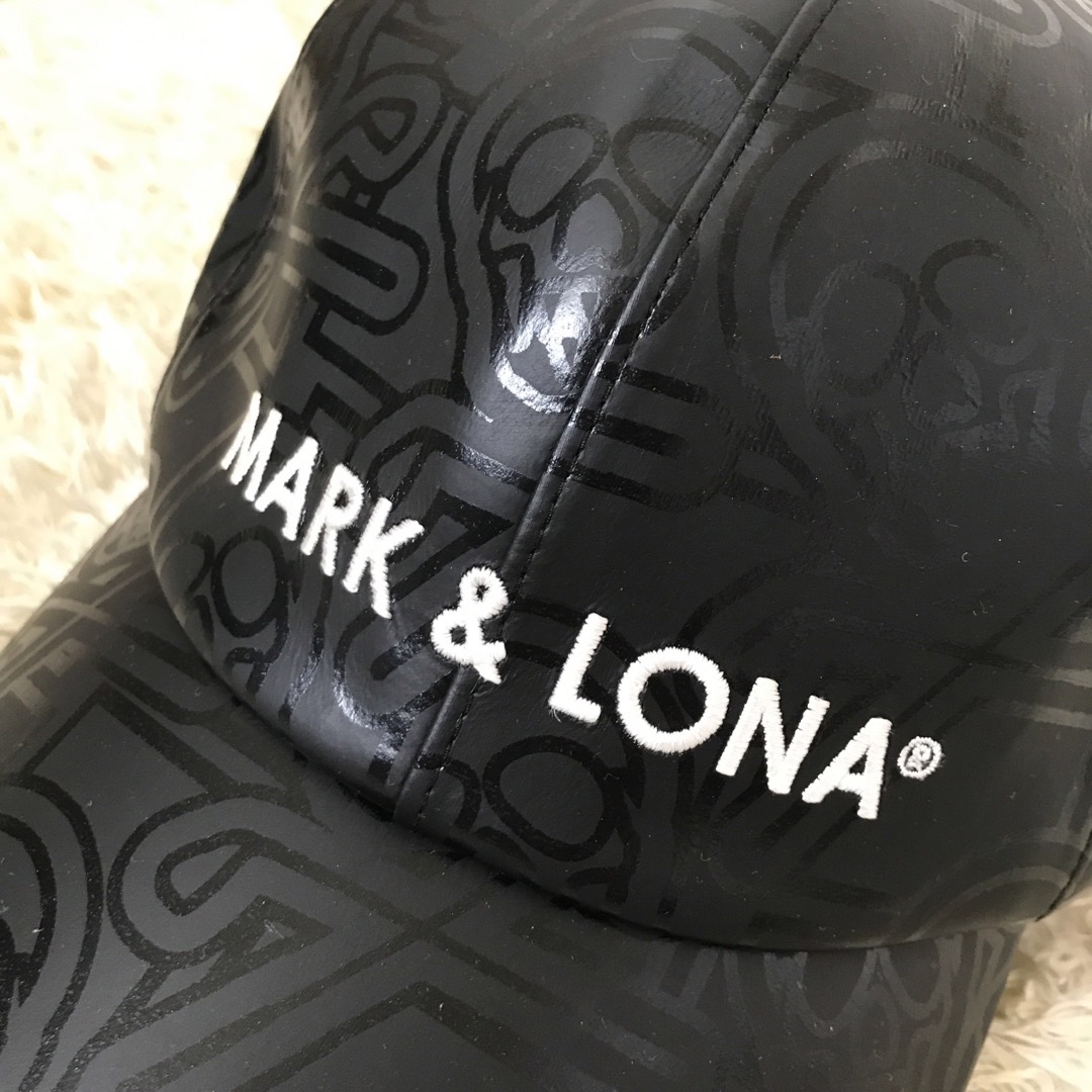 MARK&LONA(マークアンドロナ)のマークアンドロナ　キャップ　帽子　スカル　総柄　ブラック　2022年モデル　黒 スポーツ/アウトドアのゴルフ(その他)の商品写真