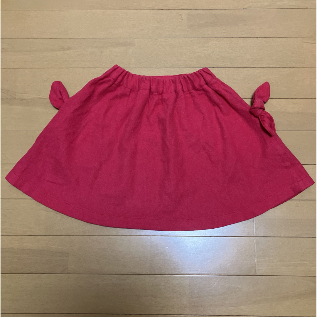 スカート　レッド　リボン大　120 キッズ/ベビー/マタニティのキッズ服女の子用(90cm~)(スカート)の商品写真