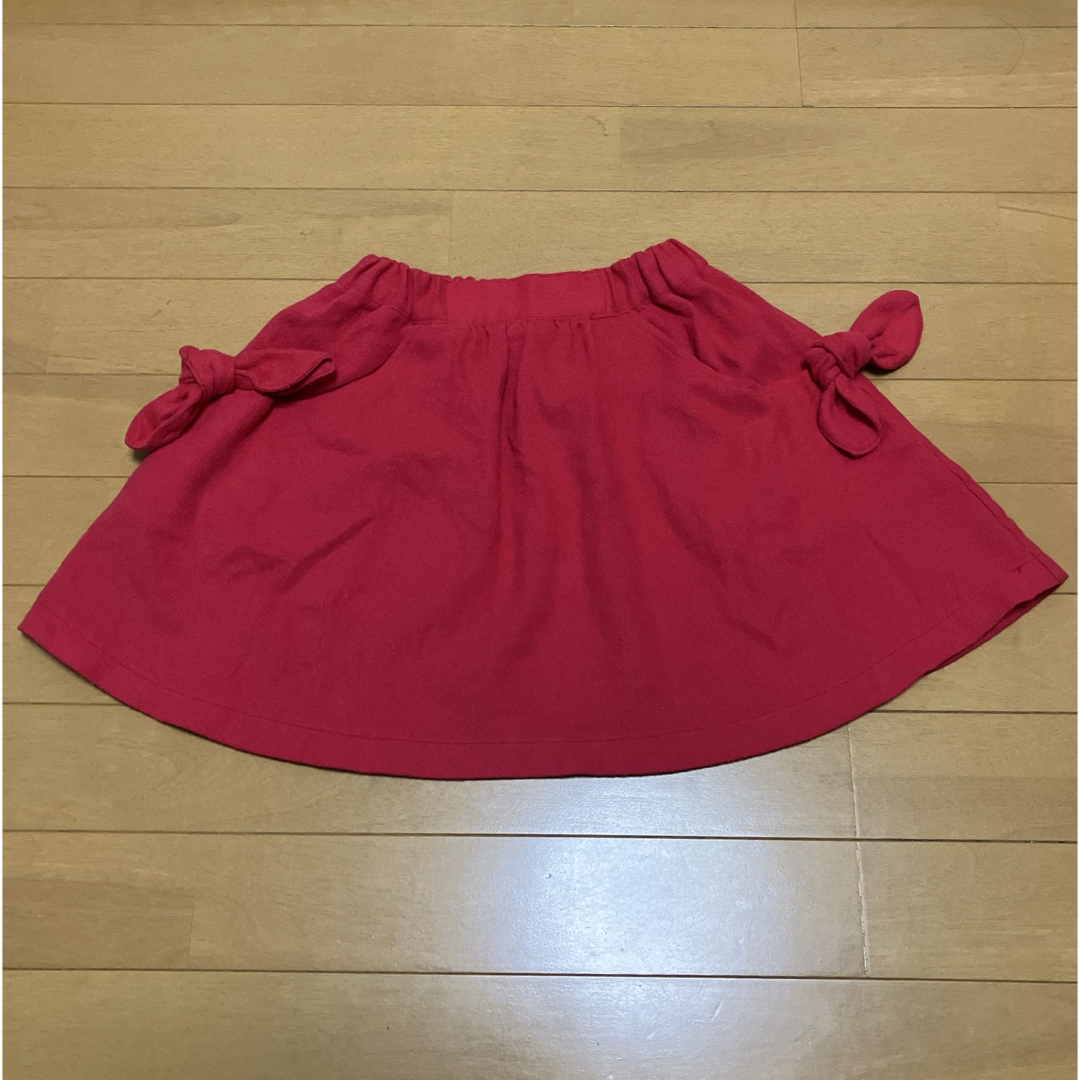 スカート　レッド　リボン大　120 キッズ/ベビー/マタニティのキッズ服女の子用(90cm~)(スカート)の商品写真