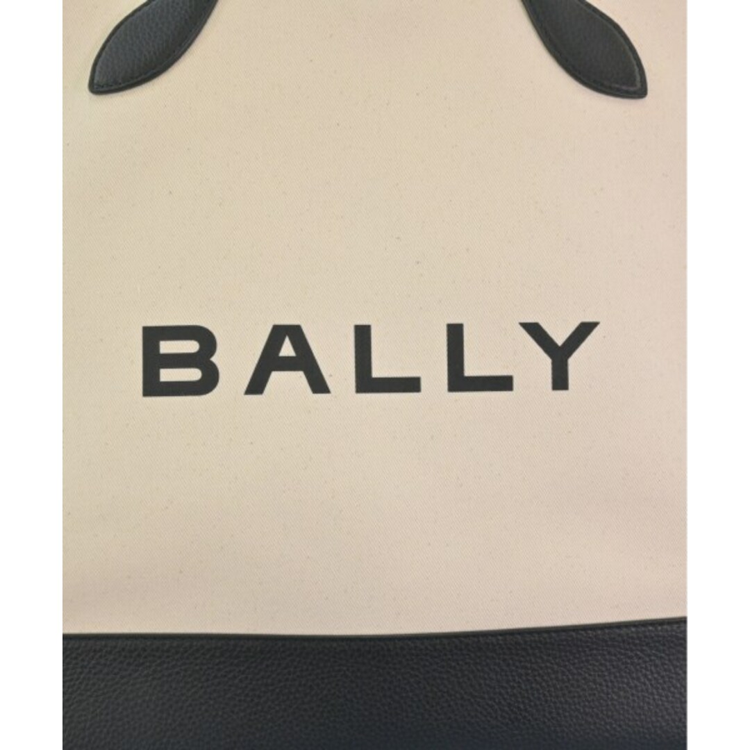 Bally(バリー)のBALLY バリー ショルダーバッグ - 白x黒 【古着】【中古】 レディースのバッグ(ショルダーバッグ)の商品写真