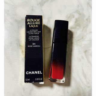 シャネル(CHANEL)のシャネル　ルージュアリュールラック　84  ローズアンビギュ(口紅)