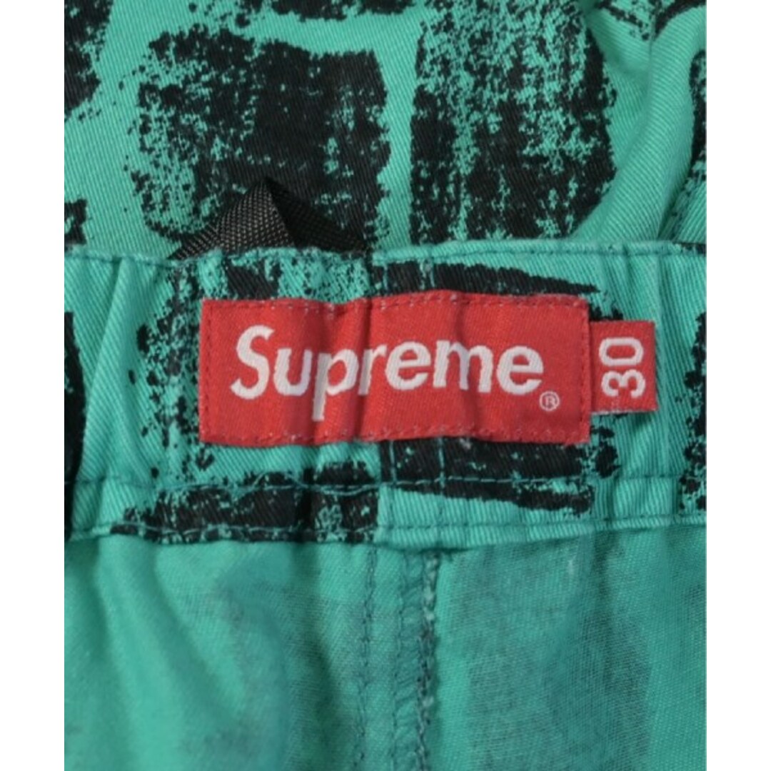 Supreme(シュプリーム)のSupreme シュプリーム ショートパンツ 30(M位) 緑系x黒(総柄) 【古着】【中古】 メンズのパンツ(ショートパンツ)の商品写真