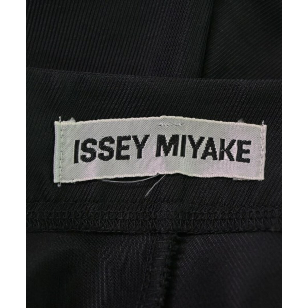 ISSEY MIYAKE(イッセイミヤケ)のISSEY MIYAKE イッセイミヤケ スラックス L 黒 【古着】【中古】 レディースのパンツ(その他)の商品写真