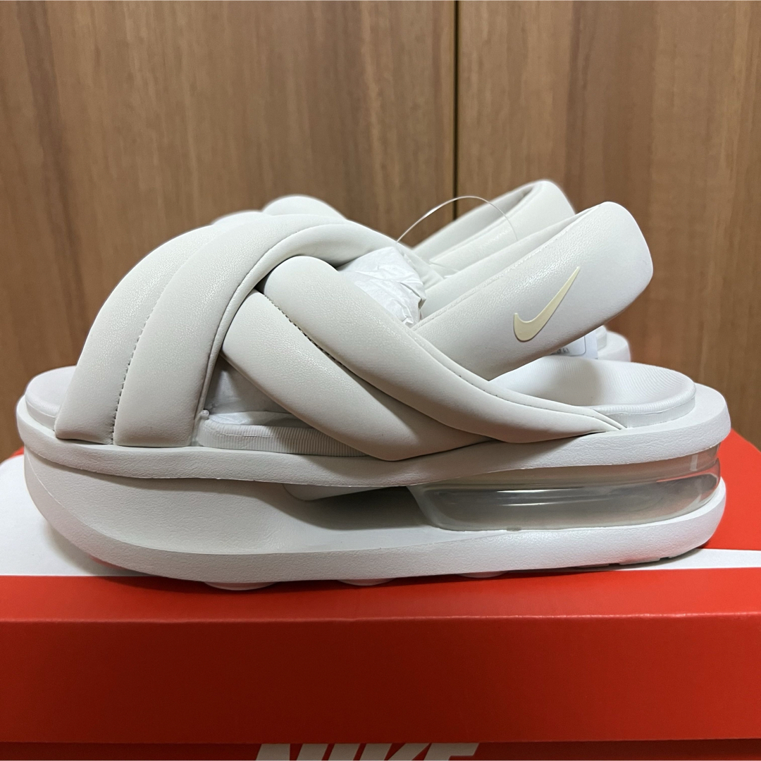 NIKE(ナイキ)のNIKE AIR MAX ISLA エアマックスアイラ 23cm レディースの靴/シューズ(サンダル)の商品写真