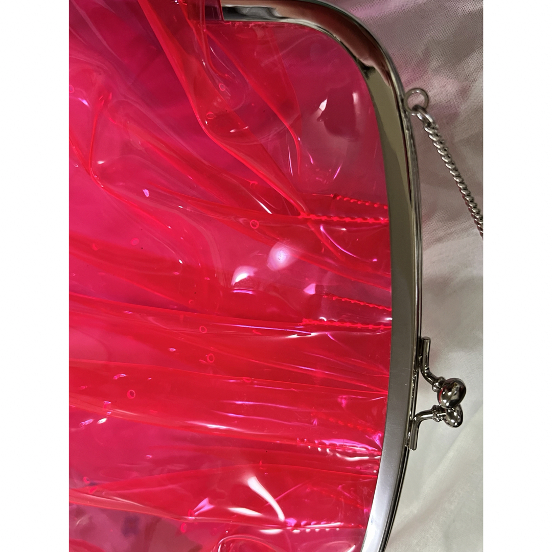LUDLOW(ラドロー)のラドロー　ビニール スカラップ ストロベリー チェーンショルダーバッグ  レディースのバッグ(ショルダーバッグ)の商品写真