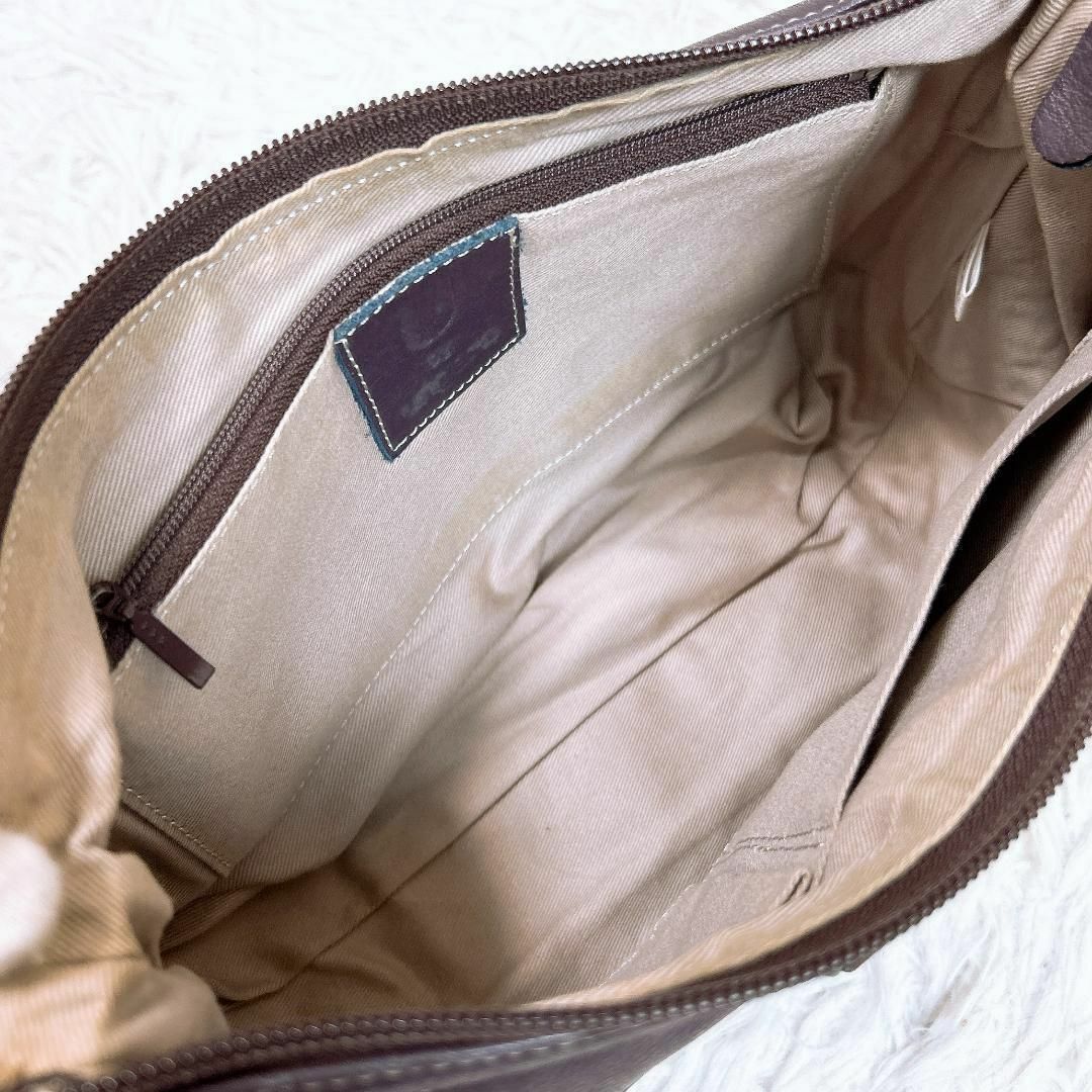 ■U by ungaro 日本製 レザーショルダーバッグ シルバー金具 レディースのバッグ(ショルダーバッグ)の商品写真