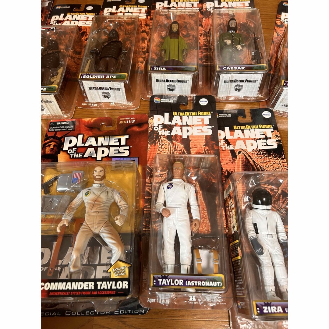 MEDICOM TOY(メディコムトイ)の16体セット！猿の惑星　PLANET OF THE APES フィギュア エンタメ/ホビーのフィギュア(SF/ファンタジー/ホラー)の商品写真