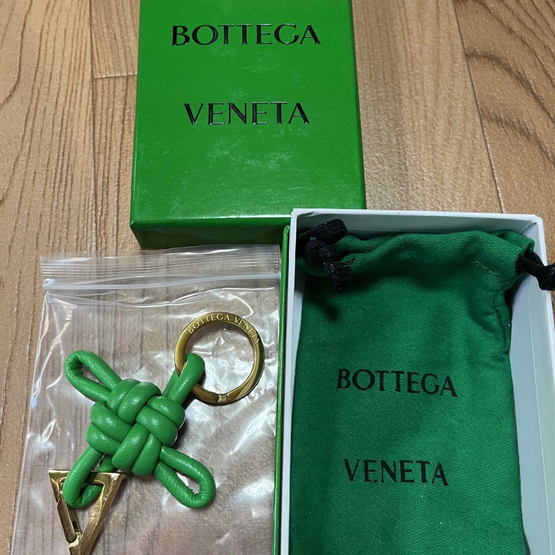 Bottega Veneta(ボッテガヴェネタ)のボッテガヴェネタ 新品未使用 キーリング グリーン メンズのファッション小物(キーホルダー)の商品写真